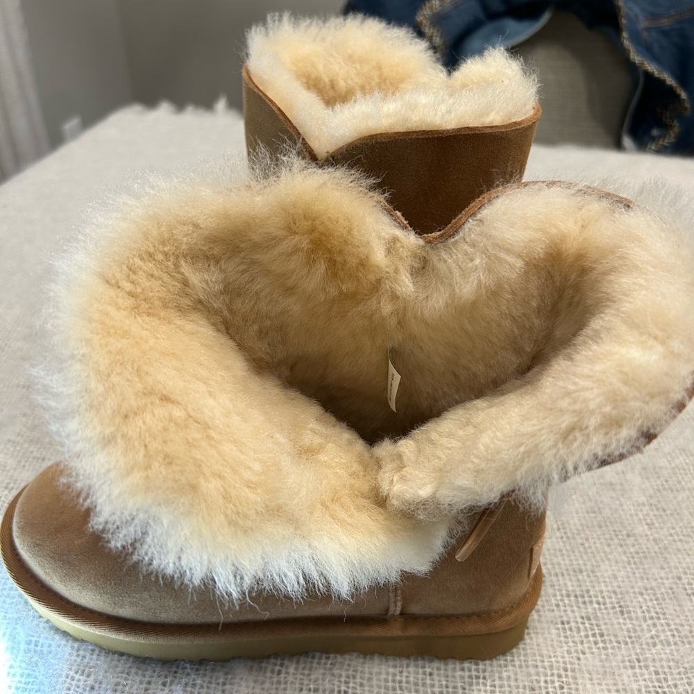 Ugg Bailey Button 2 - image 2
